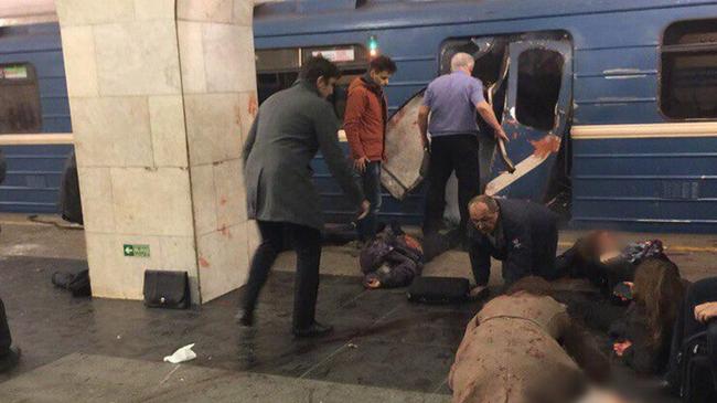 10 человек погибли при взрыве метро в Петербурге