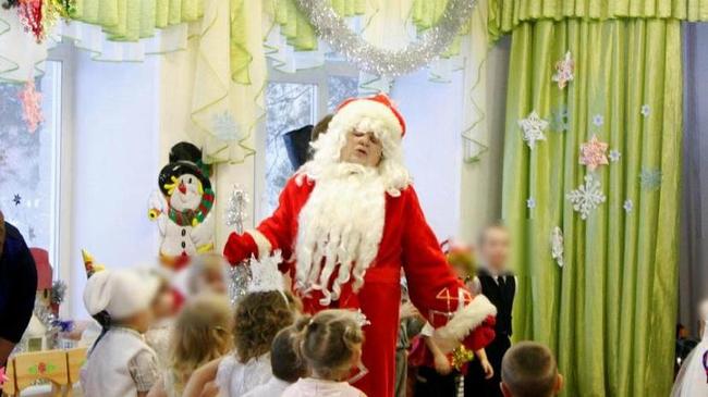 Воспитательница с бородой разрушила веру коркинских детей в Деда Мороза