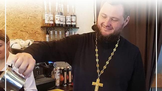 😃☕ На Урале при храме открылась кофейня, где работает священник-бариста 