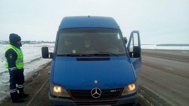 «Плацкартный фургон», перегруженный иностранцами, задержали в Челябинской области