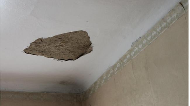 В школе в Челябинской области на учителя рухнула штукатурка‍