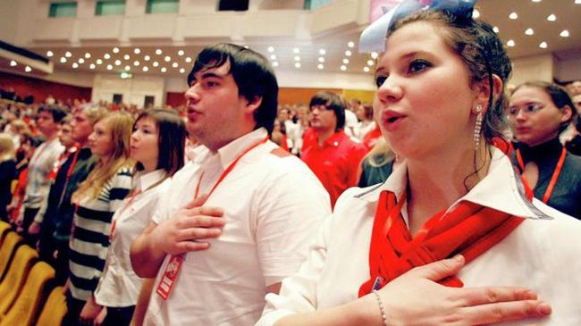 Знать, как «отче наш»! Сенаторы предлагают сажать за искажение музыки и слов гимна России