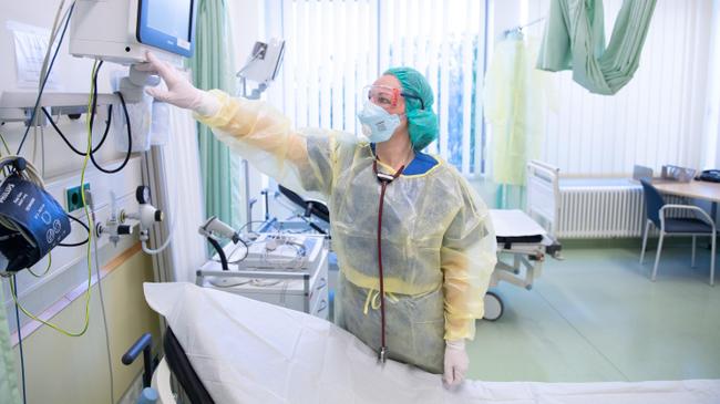 🦠 В челябинской больнице четыре медсестры заразились коронавирусом.