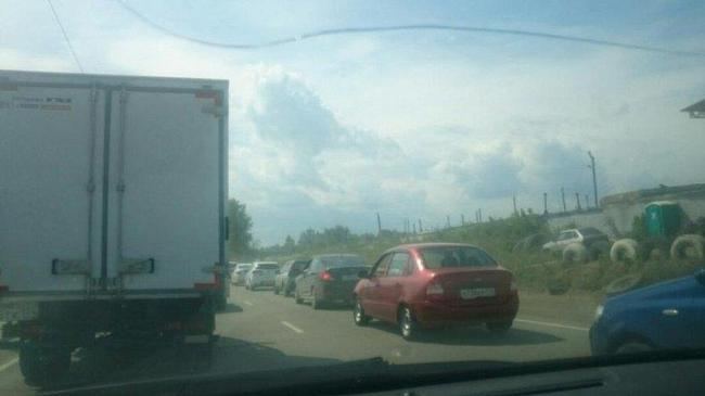 Авария и дорожные работы создали «пробку» на выезде из Челябинска