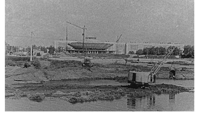 Строительство здания цирка и выемка грунта под будущее "море", 1978 год.