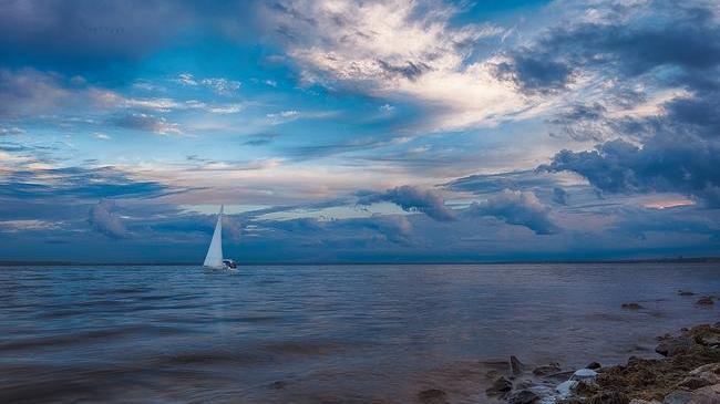 ⛵ Когда на 5 минут заехал на озеро. 