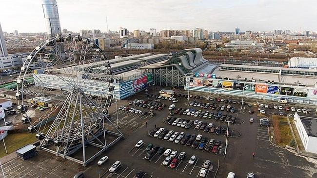 «На высоте застряли люди»! Почему остановилось колесо обозрения возле ТРК «Горки» в Челябинске
