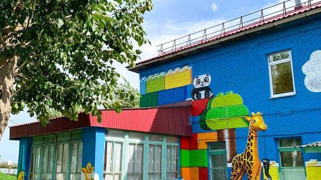 Художники раскрасили детский сад в Сатке к 1 сентября 🎨
