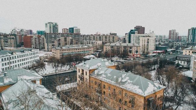 Над крышами малоэтажек...