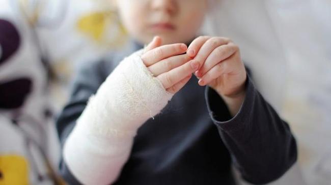 Челябинский детский сад выплатит 50 тысяч рублей за травму ребенка на детской площадке