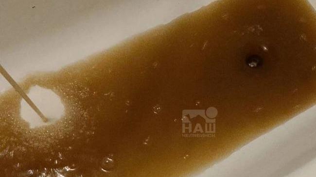 💦 В Челябинске из кранов течет цветная вода