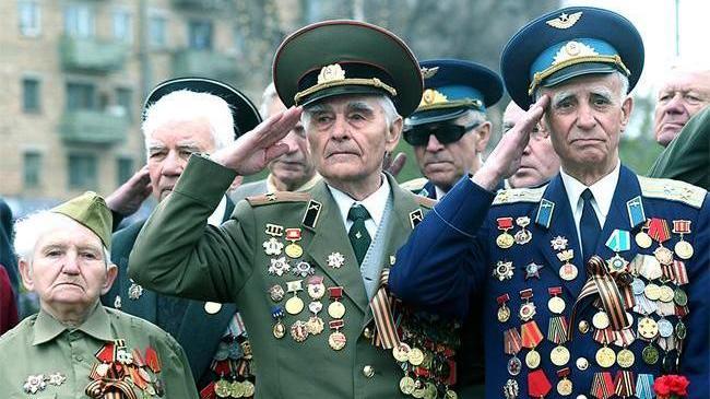 Уважать  участников  Великой Отечественной войны 