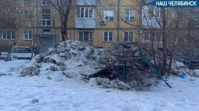 ❄️ Власти потребовали убрать оставшиеся кучи снега с улиц Челябинска 