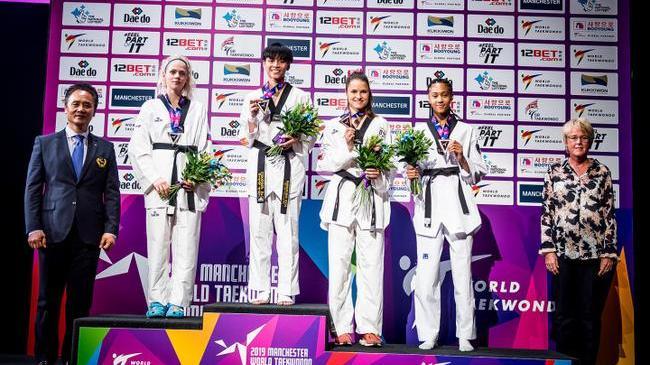 Белокурая красавица из Челябинска взяла серебро на чемпионате мира  по тхэквондо в Англии