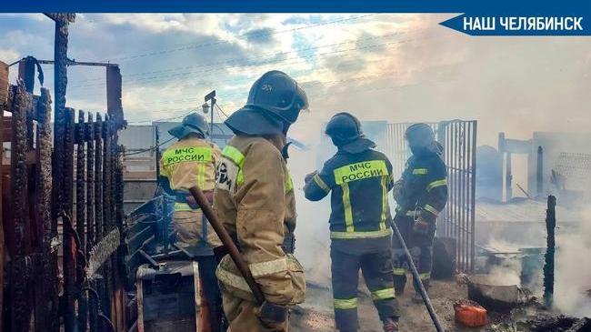 🔥В Челябинске крупный пожар в приюте для животных «Волчок» на территории СНТ «Электродчик», где расположены еще не менее 7 приютов. 