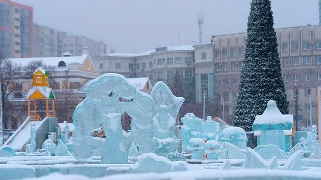 🎄❄ Ледовый городок на площади Революции в Челябинске официально откроется в 18:00 27 декабря. 