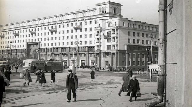Площадь Революции, 1960-е годы