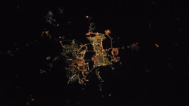 Магнитогорск ночью, снимок с МКС космонавтом Сергеем Рыжиковым 23 января 2017 года