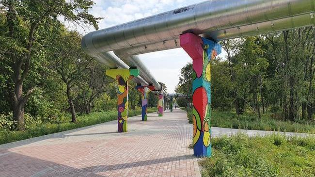 Необычная теплотрасса с граффити в Челябинске 😊 
