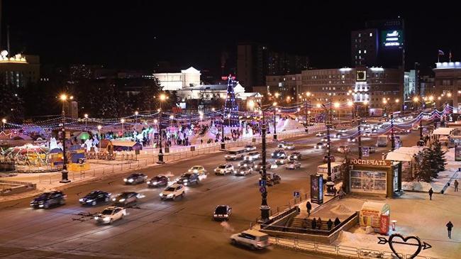 На главной площади Челябинска открылся ледовый городок