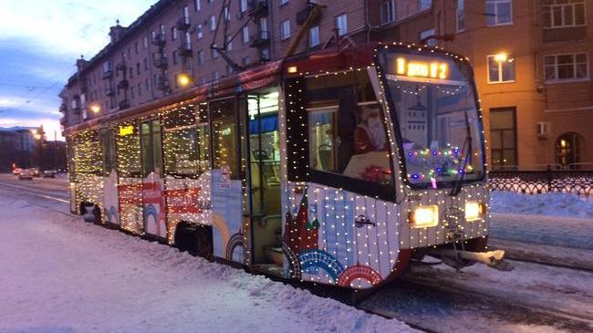 Дед Мороз существует! 😃🙂 В свободное от основной работы время он просто водит в Челябинске трамваи ☺