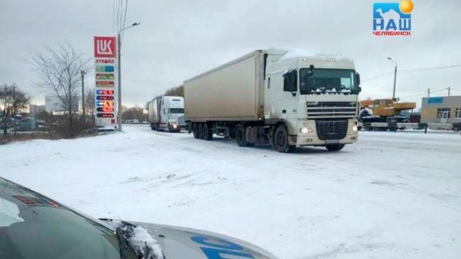 Мешают уборке. Движение грузовиков ограничили в Челябинске