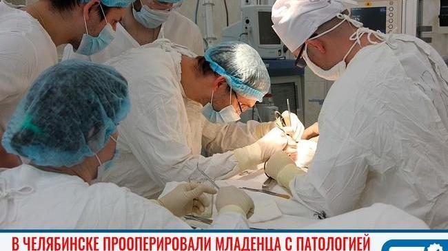 👨‍⚕ Челябинские хирурги спасли жизнь ребенку, который родился весом меньше килограмма и с редкой патологией 