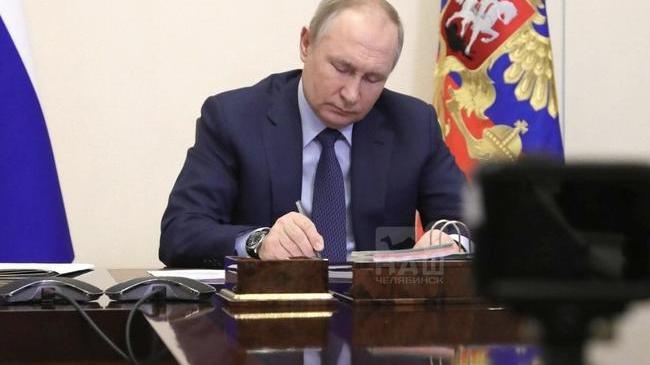 ⚡️Владимир Путин подписал закон, позволяющий задерживать на 30 суток за нарушение режима военного положения, пишут РИА Новости.