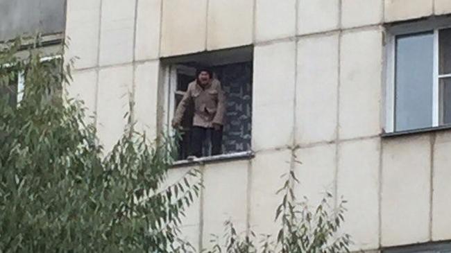 «Устала от обид»: пожилая челябинка пыталась выброситься из окна многоэтажки