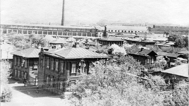 Предположительно восточная (ныне снесённая) часть улицы Орджоникидзе. А вы как считаете? Есть ли среди наших подписчиков историки?🤔