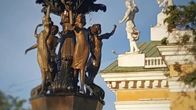Ну всё, с Кировки убрали Новогодние инсталляции. Сразу потеплело, лето на плюс! 😎