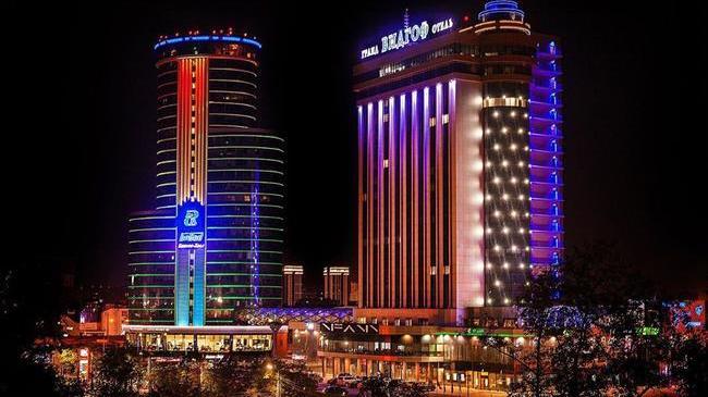 Доброй ночи, любимый город! 😴 Рассказывайте, как прошёл ваш день? 😉 