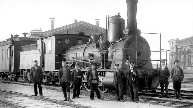 Паровоз Рв-410 в депо станции Челябинск, 1880 год.