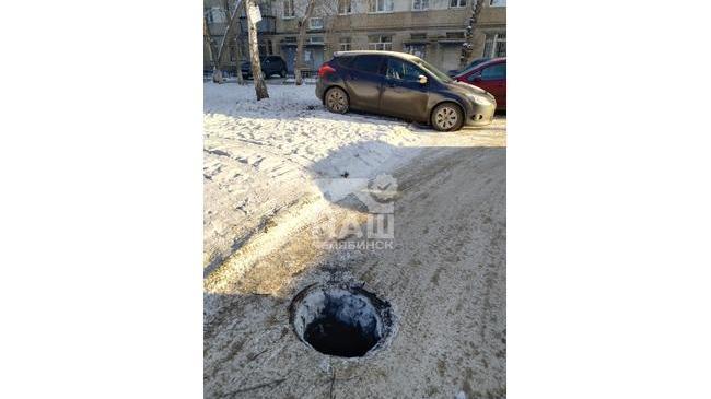 ❗ Челябинцы требуют закрыть опасные люки 