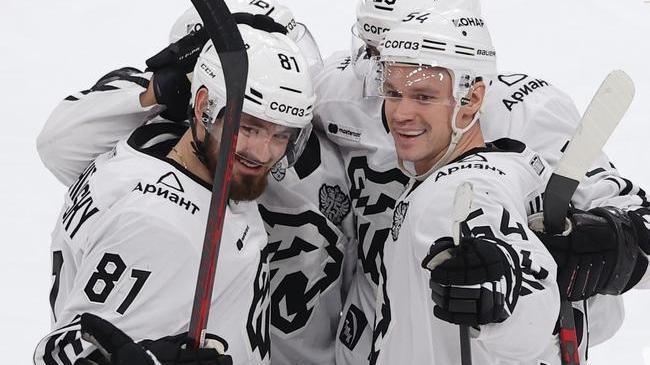 🏒 Челябинский «Трактор» продлил победную серию в КХЛ, обыграв китайский клуб «Куньлунь Ред Стар» 