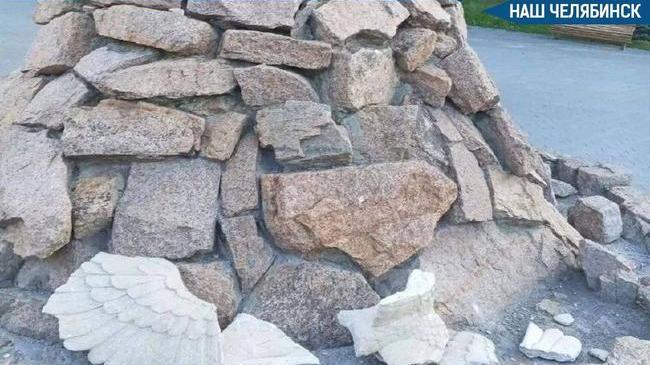 🦅 В челябинском сквере разбили скульптуру Орла