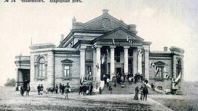 Народный дом - старейшее общественное учреждение города.  Здание построено в 1903 году. 