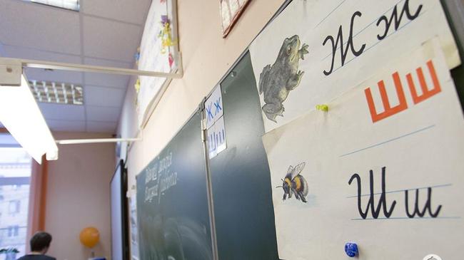 Челябинские школьники, исправившие "тройки" в четверти получат грамоты от министра образования и подарки
