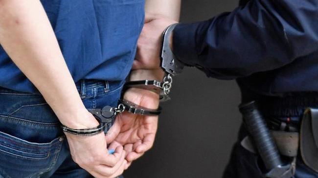 😱 В Челябинске возле школы задержали эксгибициониста