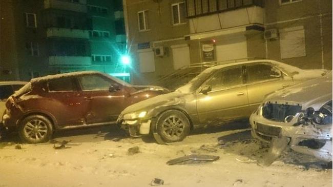 В Челябинске ищут автомобилиста, протаранившего ночью несколько припаркованных автомобилей   