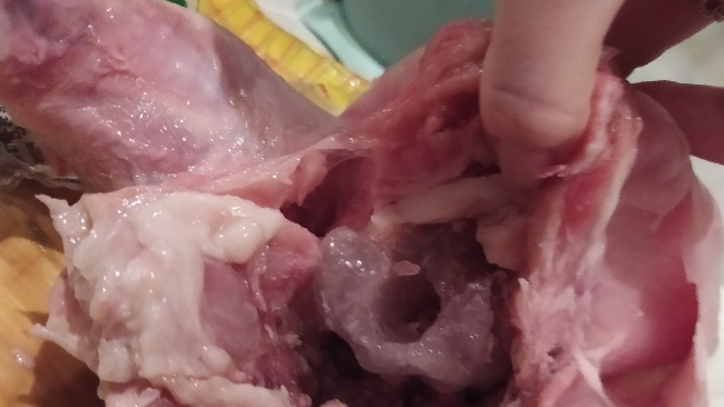 Платный бонус. Жительница Урала купила в магазине курицу, фаршированную льдом