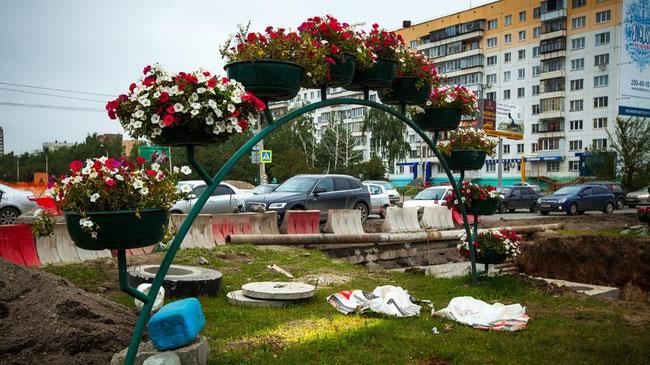 На улицах Челябинска поставят вазоны с цветами 