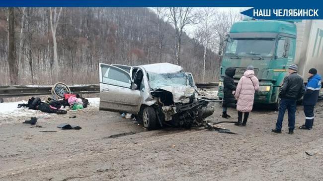 ⚠ На трассе М-5 «Урал» в районе Аши утром в субботу, 20 ноября, легковой автомобиль врезался в 2 грузовика. 