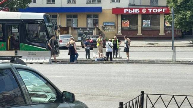 🚊 Мужчина едва не угодил под трамвай