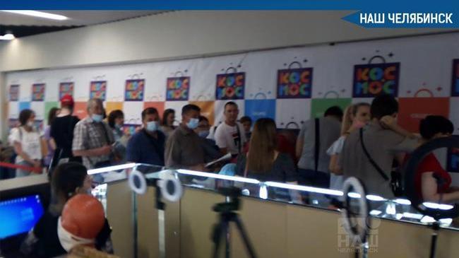💉 Челябинцы выстраиваются в очереди за прививкой от ковида.
