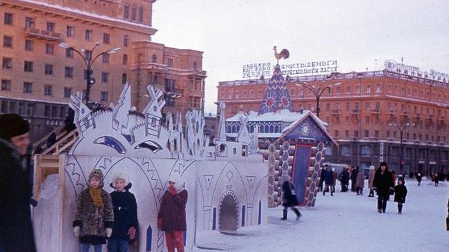📸 Снежный городок на площади Революции, 1972 год.
