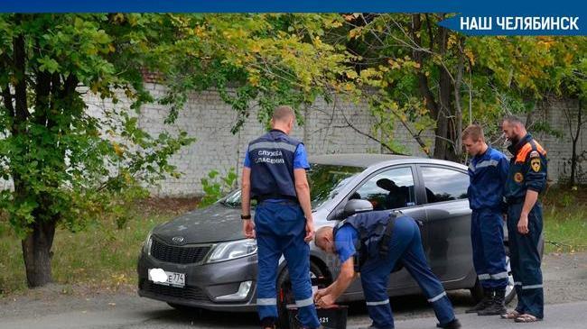 😨 Мама забыла ключи: в Челябинске маленькие дети оказались заперты в автомобиле.