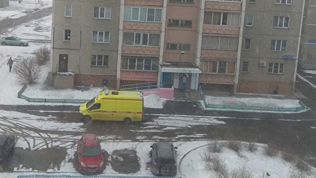 В Челябинске из окна высотки выпала женщина. Очевидцы не исключают версию убийства