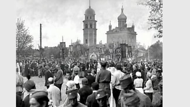 Чехословацкие легионеры и челябинские горожане на Соборной площади