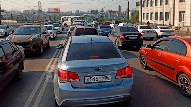 🚘 Сегодня в Челябинске скопились многокилометровые пробки 